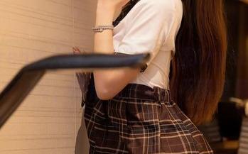 Xiuren秀人网 – 都说“荡漾Crystal”的泳衣内幕，原图连更新都不带遮掩的吧