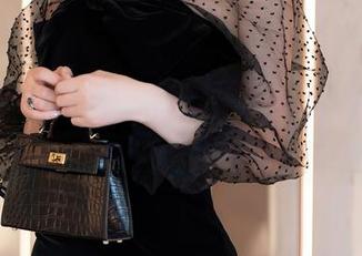 Xiuren秀人网 – 萌白酱出没，鲜艳又高清的JK照片，脑海里顿时扬起一阵微风。