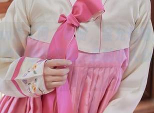 Xiuren秀人网 – 哎呀，金允珍呐户外写真中那种随意的美貌，真的让人心生向往！