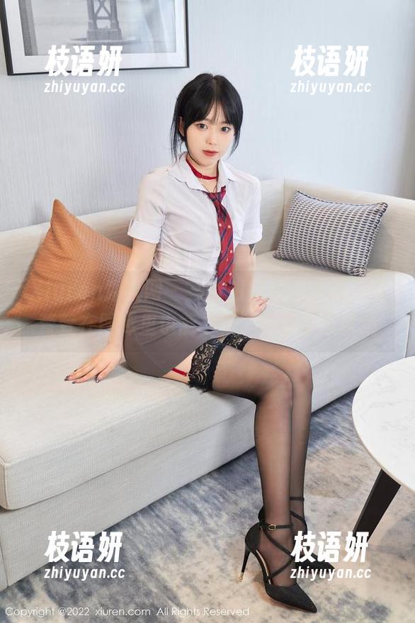 Xiuren秀人网 - 一身银行经理制服，陆萱萱在图库里也能“借”到不少眼球哦