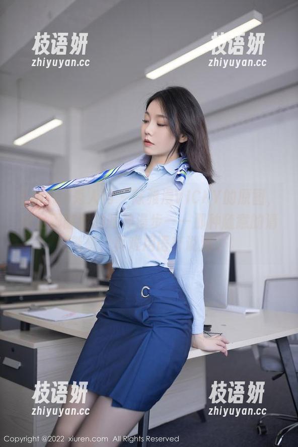 Xiuren秀人网 - 陈雅漫VICKY的原图，裸足跟随我的眼神漫步——那种随意的清新感，真难用语言说清。