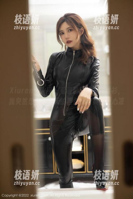 Xiuren秀人网 - 看着静颜宁的白衬衫，我突然想到了夏天的西瓜，清爽又透心凉。