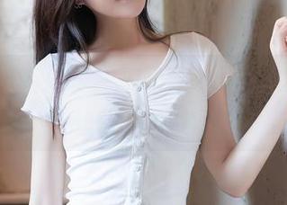 Xiuren秀人网 – 麦琪绫冰激淋的泳衣探险，私拍原图，意外的沙滩伙伴？