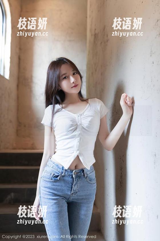 Xiuren秀人网 - 麦琪绫冰激淋的泳衣探险，私拍原图，意外的沙滩伙伴？