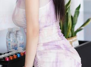 YouMi尤蜜荟 – 黄歆苑的红裙写真，明明是个演员，但穿上这裙子偏偏有种武侠的感觉…