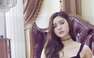 YouWu尤物馆 – 孟狐狸FoxYini高清自拍合集，感觉好像有种提醒让我眼睁睁看，嘿嘿。