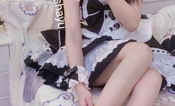 at鲨鱼的新年内衣套图上线，下载时记得给自己磨磨眼睛