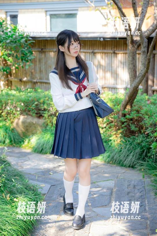 美图分享新方式：让nagesa魔物喵的纯白照治愈你的眼睛，顺便缠绕你的思绪。