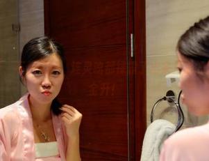 pans – 看，不只光脚，连灵魂都裸露了出来兰心的脚，一次性全开！