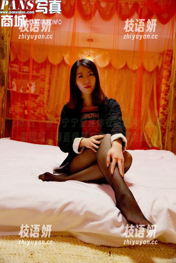 pans - 看！宁宁穿连体衣的照片，那种紧绷感，简直像是在穿一层弹力膜！