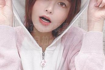 いくみ(育美)在职业装里的大无圣光：原图就像自拍的反面教材？