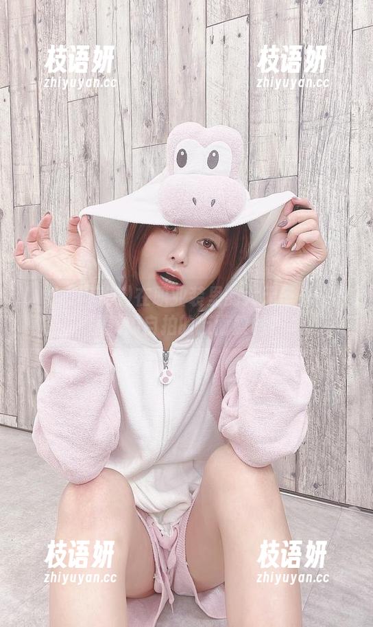 いくみ(育美)在职业装里的大无圣光：原图就像自拍的反面教材？