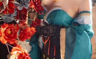 我在一北亦北的阿努比斯图册中游走，脑海里却一直没有停止想“我敢说这衣服挺贵？”