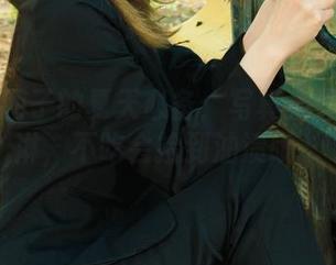 丽柜 – 团子的夏天必备：写真集里有冰淇淋，不吃会捡到油渍哦～