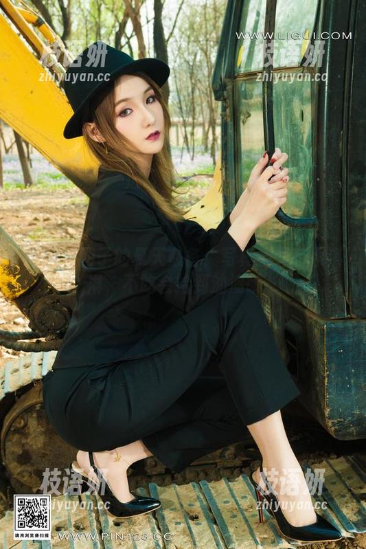 丽柜 - 团子的夏天必备：写真集里有冰淇淋，不吃会捡到油渍哦～