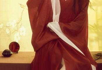 丽柜 – 不只是工作，琪琪女高管的原图私拍，黑暗料理也不会少！