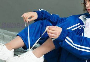 丽柜 – 看了甜甜的白丝美图，我心想，如果袜子会说话，它们肯定会教我好好打扮自己。