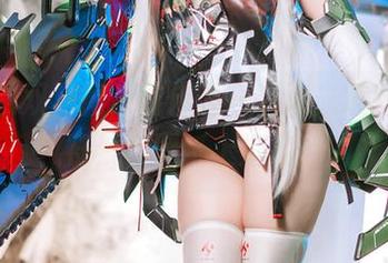 九言的双马尾，仿佛是一串阳光跳跃的音符，在壁纸上嬉戏。