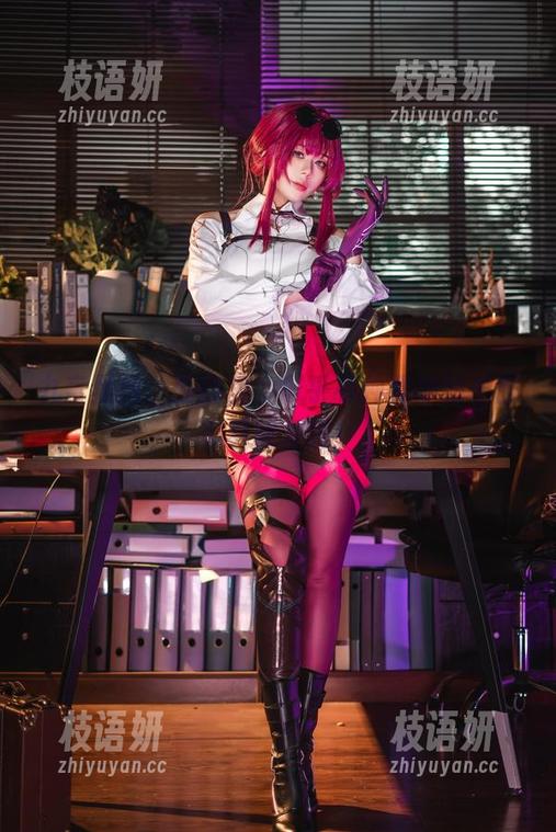 九言黑丝：原图里，似乎有种微妙的东西等着被发现！