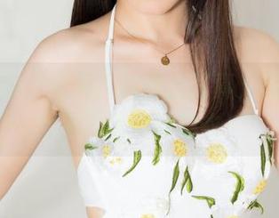 克拉女神 – 看汤怡的蕾丝写真，我决定以后不再随便穿睡衣！