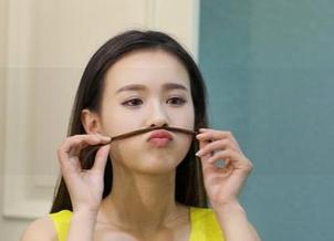 克拉女神 – 注意！百琳的白衬衫福利写真可能让你甜到腻！