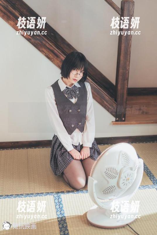 兔玩映画，你就不能放点白丝的静态图片嘛？总是发光,我快晃晕了！