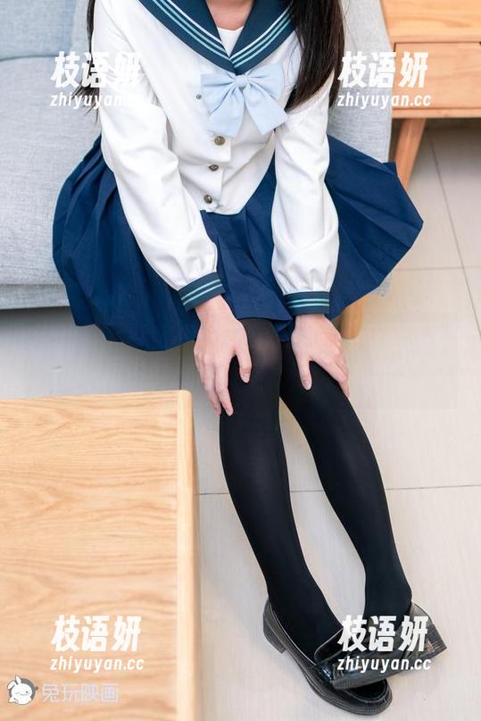 她的吊带白丝袜让我瞬间充满灵感，兔玩映画，下载获取中…不过，这太诱惑了。