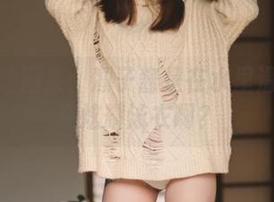 私拍泳池图集：凛子酱是在水里滑行还是在炫耀泳衣啊？