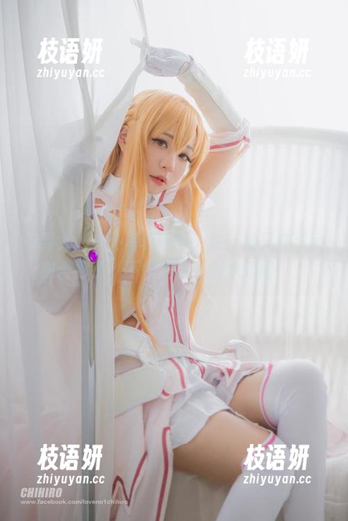 千寻大人户外写真图集，哦，她又在和大树合影了，不愧是我‘树木顾问’。