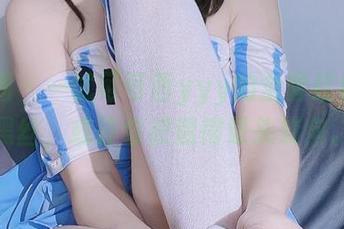 微密圈 – 一试可可西yyy的全套红色深V黑丝，或许会被迷得晕头转向。