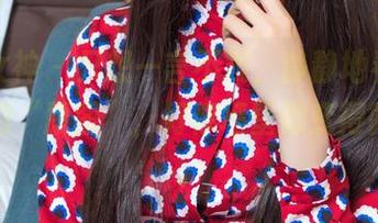 头条女神 – 只想一言不发，静静地看文雪姐姐的“原图”，好像墙壁都变得微妙了。