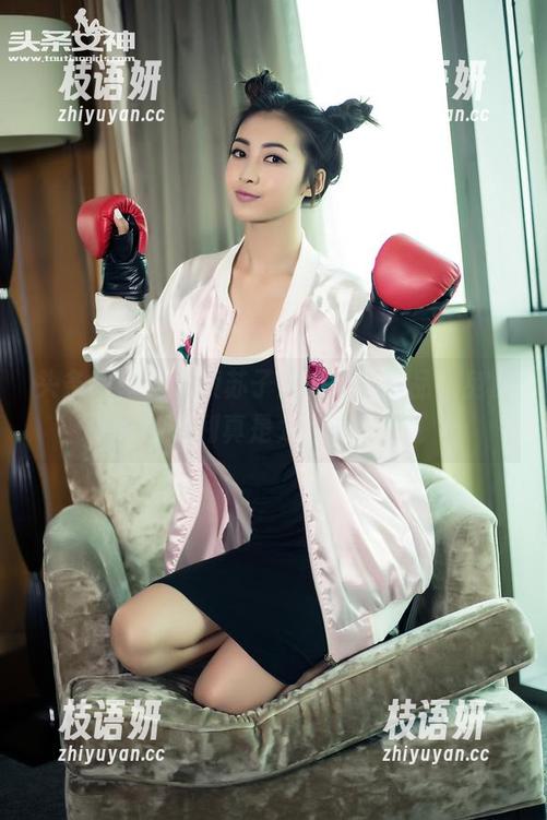 头条女神 - 探索苏子淇的美腿作品，免费的福利真是太难得了！