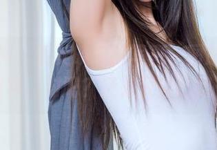 头条女神 – 看莫晓希的写真，图册也是楼兰的召唤，对吧？还是我自己想多了。