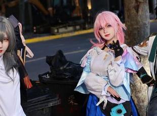 上网也能遇见妖君白研，翻阅那堆玉藻前的图片，悠然自得