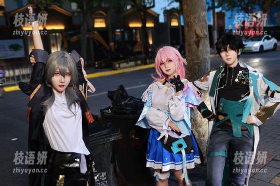 上网也能遇见妖君白研，翻阅那堆玉藻前的图片，悠然自得