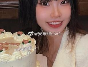 安曜曜这个放学后，竟成了图集里最闲适的停留