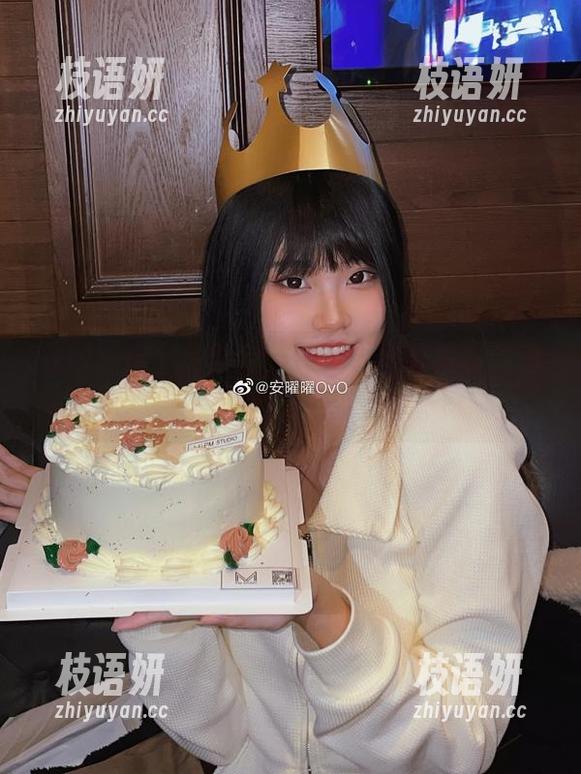 安曜曜这个放学后，竟成了图集里最闲适的停留