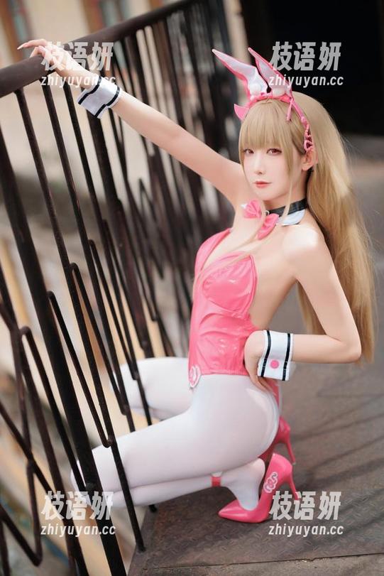 打开图片，看封疆疆v如何演绎毒蛇兔女郎的复杂内核