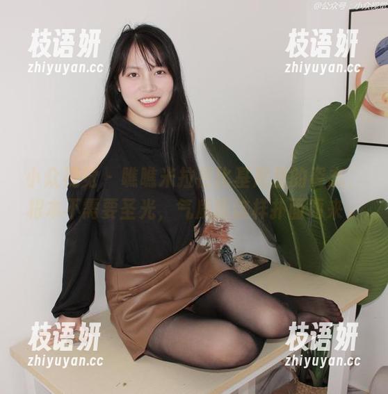 小众视觉 - 瞧瞧米拉在比基尼里的姿态，根本不需要圣光，气质就这样扑面而来。