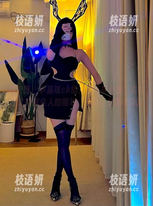 微密圈 - 小猫咪ck的姐姐写真合集，实在是太能抓住人的眼球，满屏都是暧昧的诱惑。