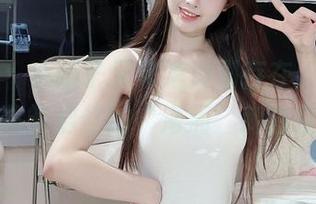 微密圈 – 小萌子又来海边刷存在，美图更新即将开启你的“海涌”刺激模式！