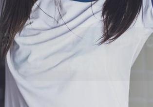 学姐模样的反差，小野妹子w的cos分享让人意想不到。