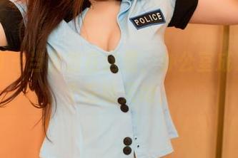 尤果网 – 当含含在这里，办公室成了另一个在线天地。