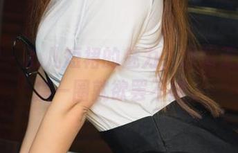 尤果网 – 心儿短裙的魅力，净化无圣光，摸一圈就欲罢不能。