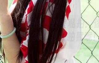 尤果网 – 诗朵雅的办公室私拍：你以为我在工作，其实我在拍照呢！