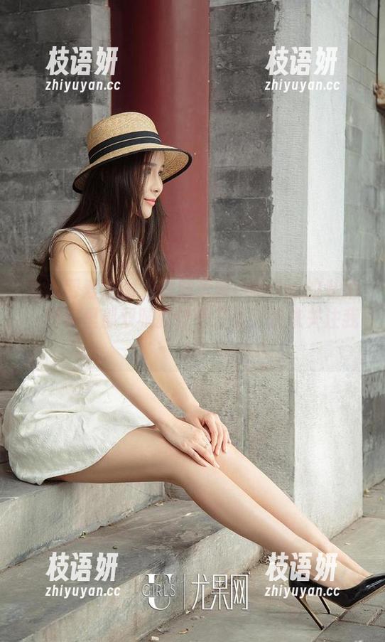 尤果网爱尤物 - 看陆萱萱cecilia的私拍，图集里那双腿就像是在说：快来关注我！