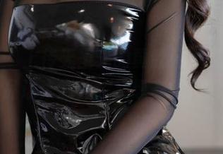 尤蜜荟 – 上传无圣光的黄歆苑，死库水作品让人意外、又想多看几眼