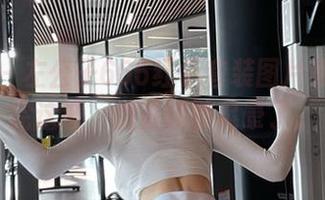 微密圈 – 左公子666红色套装图片集合：看完这波，我直接被晃晕了。