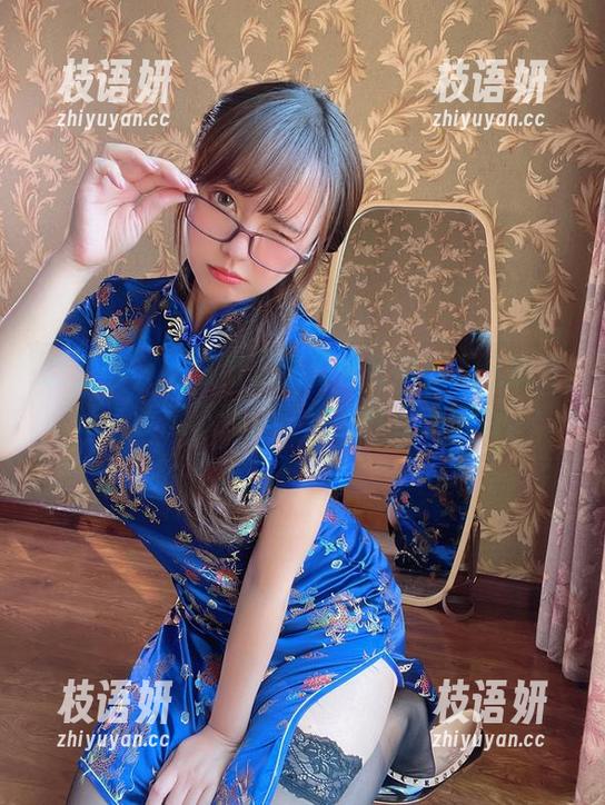 微密圈 - 瞧瞧张思允的白吊带袜，这图片让人意想不到，没想要分享的理由。