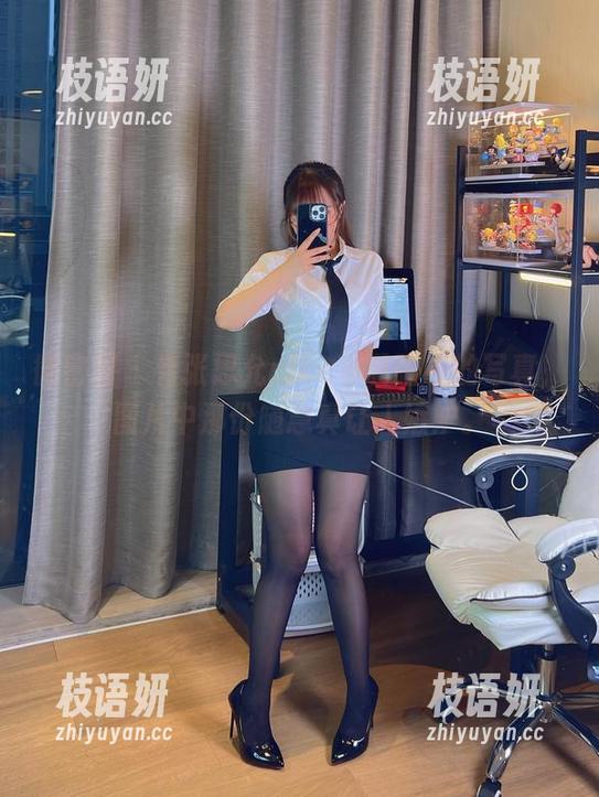 微密圈 - 看张思允nice穿着睡衣的写真，图片中那份随意真让人嫉妒。